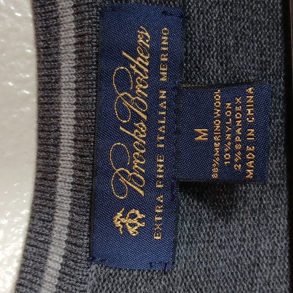 Brooks Brothers extra Italian fine Merino wool v neck sweater Medium - Picture 5 of 6